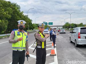 Wisatawan Padati Prigen, Polisi Buka-Tutup Tol Pandaan untuk Urai Macet