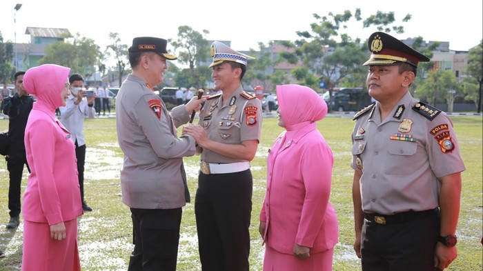 Upacara kenaikan pangkat di Mapolda Riau (Foto: Istimewa)