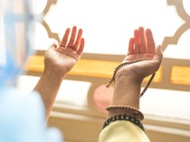 Sholawat Busyro Latin dan Artinya untuk Kelapangan Hidup
