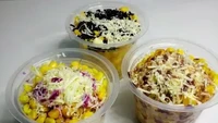 Di daerah Daan Mogot, Jakarta Barat ada Jasuke Yaznahlafi menawarkan menu jasuke manis, pedas atau rasa keju dengan harga Rp 5 ribuan. Foto: Pool/Site