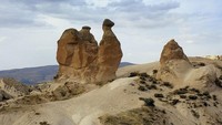 Lalu ada Camel Rock, sebuah formasi batuan yang bentuknya mirip unta jika dilihat dari samping. Batu ini merupakan salah satu daya tarik turis di Goreme, Cappadocia. (Wolfgang Kaehler/Getty Images)  