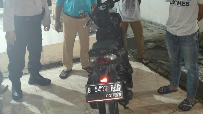 5 bocah Bekasi temukan sepeda motor dalam sungai (dok Polsek Sukatani)