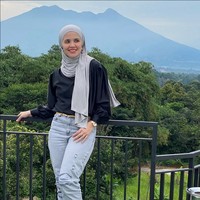 Melalui akun Instagram pribadinya Aldila sempat beberapa kali membagikan foto kebersamaannya dengan Indra Bekti dan juga sang anak. Foto: Instagram/@dhila_bekti