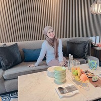 Setelah dinikahi Indra Bekti, Aldila dan Indra Bekti telah dikaruniai 3 orang anak. Anak ketiganya sudah meninggal 30 menit setelah lahir. Foto: Instagram/@dhila_bekti