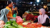 Harga komoditas sayur lainnya seperti kentang dan tomat pun naik menjadi Rp 16.078/kg dan Rp 16.947/kg (naik Rp 100 dan Rp 245).