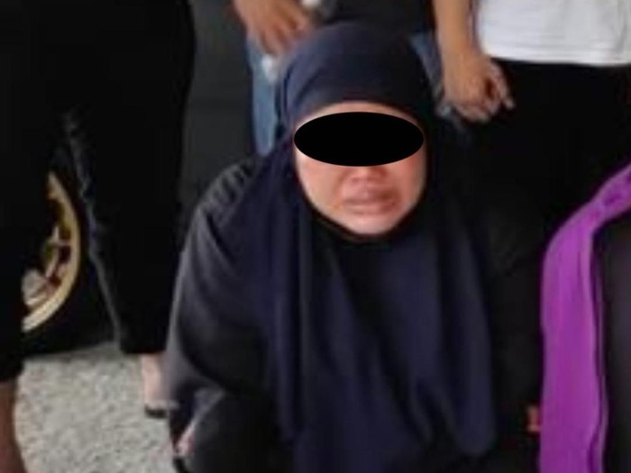 Polisi menangkap wanita berbisnis N lantaran menyelundupkan gergaji besi masuk ke dalam sel Polresta Balikpapan, Kalimantan Timur (Kaltim).