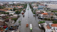 Sejumlah titik ruas jalur tersebut dari arah Kota Semarang ke arah Kabupaten Demak maupun sebaliknya hingga Senin (2/1) pukul 17:00 WIB masih terendam banjir dengan ketinggian bervariasi antara 30 - 80 cm akibat intensitas hujan tinggi pada Sabtu (31/12/2022) dini hari.