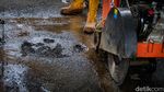 Jalan Berlubang di Semanggi yang Bikin Pesepeda Jatuh Kini Ditambal
