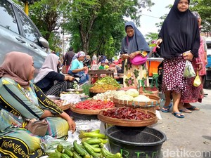 3 Pasar di Sampang Terdampak Banjir, Pedagang Berjualan di Pinggir Jalan