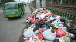 Duh.. Sampah Berserakan di Jalan Raya Citayam Depok