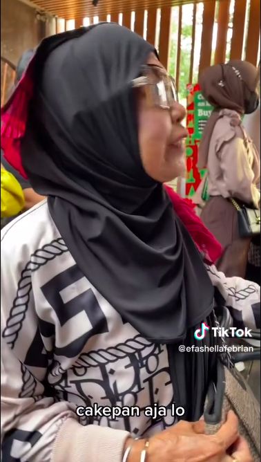 Emak-emak adu bacot di Karen's Diner