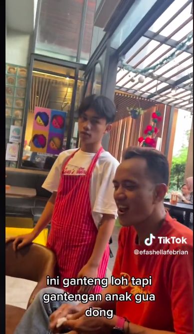 Emak-emak adu bacot di Karen's Diner