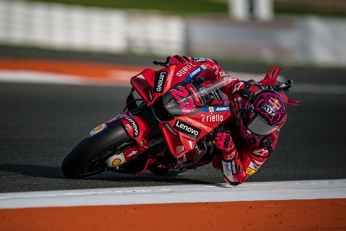 VALENCIA, SPAIN - NOVEMBER 08: Enea Bastianini of Italy and Ducati Lenovo Team rides now the Factory Ducati during the Official MotoGP Valencia Test at Ricardo Tormo Circuit on November 08, 2022 in Valencia, Spain. (Photo by Steve Wobser/Getty Images)