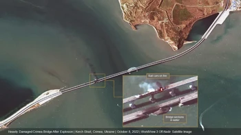 Pada 8 Oktober 2022, jembatan Kerch di Krimea, Ukraina rusak akibat rentetan roket. Jembatan itu dibangun oleh Kremlin dan merupakan jalur pasokan utama untuk Rusia. Ukraina tidak bertanggung jawab secara formal atas serangan itu. Foto: Maxar Technologies