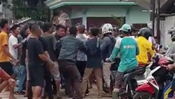 Guru adu jotos dengan warga di Lebak