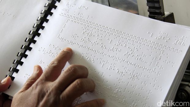 Hari Braille Sedunia diperingati pada 4 Januari. Hari Braille Sedunia bertujuan untuk meningkatkan kesadaran akan pentingnya Braille bagi penyandang tunanetra.
