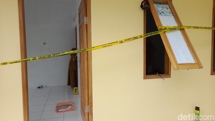 Heboh! Mayat Seorang Pria Ditemukan  Membusuk di Kamar Kos-kosan di Sumedang