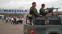 Pihak berwenang Kolombia mengatakan sejak September bahwa pembukaan kembali bersama sepanjang 2.200 kilometer antara kedua negara dilakukan secara bertahap.  