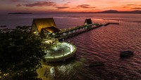 Pengembangan desain landmark eksisting pada Tugu Bobocha dan Pier Salib dilakukan untuk mendukung keindahan promenade dengan mengadaptasi kearifan lokal dari bentuk ikan raja laut. Area pedestrian yang sebelumya minim pencahayaan, kini tampak cantik dengan penataan cahaya yang apik.