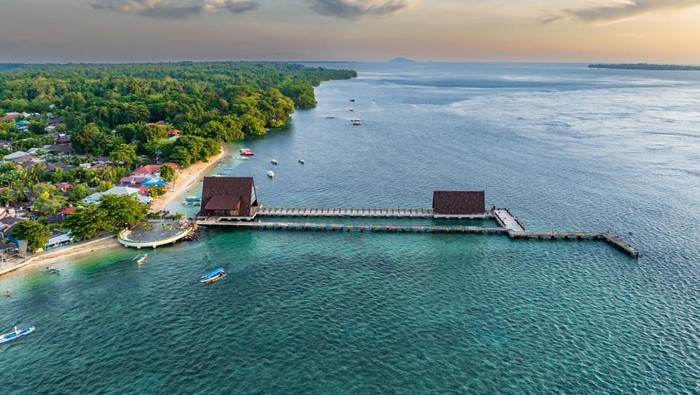 Indah Banget... Beneran Nih Ada di Indonesia? Perumahan Rakyat (PUPR) telah menyelesaikan Penataan Kawasan Pantai Malalayang dan Ecotourism Village Bunaken. Ini penampakannya.