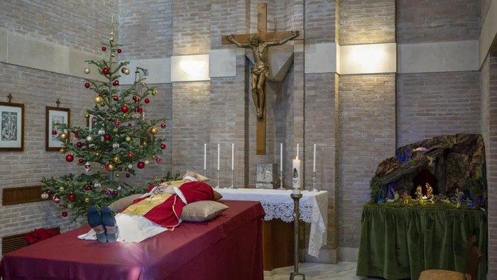 In this image released on Sunday, Jan. 1, 2023, by the Vatican Media news service late Pope Emeritus Benedict XVI is laid out in state in the chapel of the monastery Mater Ecclesiae where he mostly lived after retiring on Feb. 28, 2013. Pope Benedict, the German theologian who will be remembered as the first pope in 600 years to resign, has died, the Vatican announced Saturday Dec. 31, 2022. He was 95. (Vatican Media via AP)