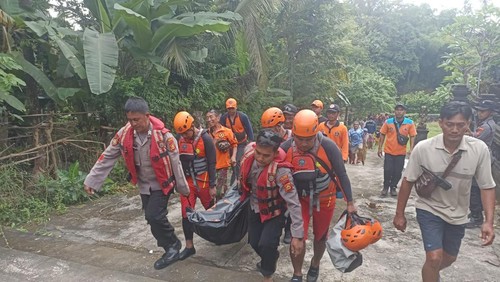 Jenazah wisatawan yang terseret ombak di Pantai Bias Saut, Batu Belig, Badung, Bali, ditemukan tim SAR gabungan, Senin (2/1/2023) sore. (Istimewa)