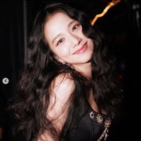 Saat ini, Jisoo BLACKPINK sudah menjalani pemotretan untuk albumnya. Hal itu dipersiapkan Jisoo di tengah kesibukannya menjalani tur konser dunia. Foto: dok. Instagram @sooyaaa__