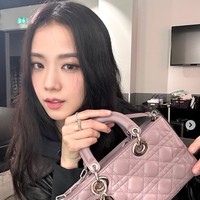 Debut solo Jisoo BLACKPINK semakin spesial karena dia menjadi personel terakhir yang merilis albumnya sendiri setelah Jennie (2018), Rose (2021), dan Lisa (2021). Foto: dok. Instagram @sooyaaa__