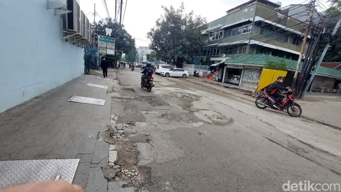 Jl Batu Ceper, Jakpus, area sumur resapan yang bikin truk molen terperosok, 31 Desember 2022. Pada 2 Januari 2023, lubang sudah ditutup.  (Rumondang Naibaho/detikcom)