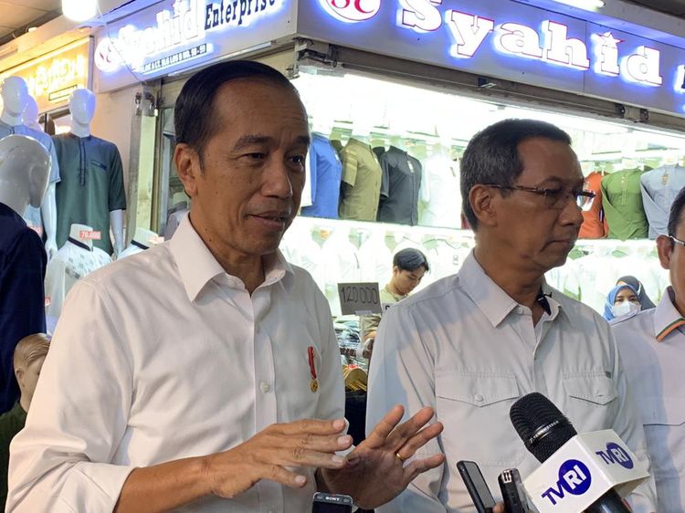 Potret Jokowi Keliling Pasar Tanah Abang Tanpa Masker