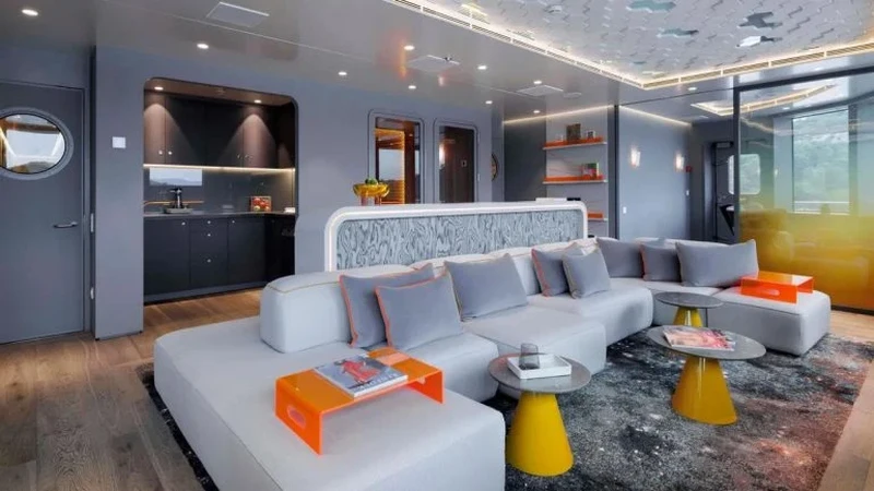 Nebula, Kapal Mewah Pendiri WhastApp