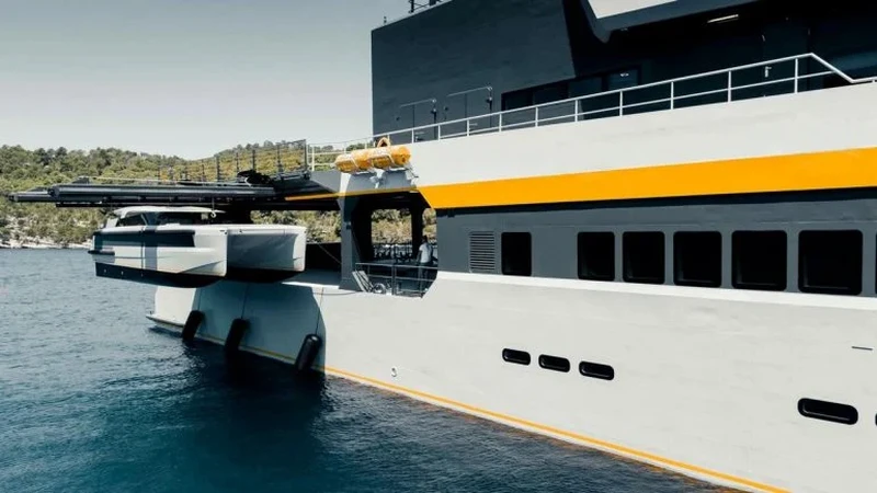 Kapal Mewah Pendiri WhatsApp