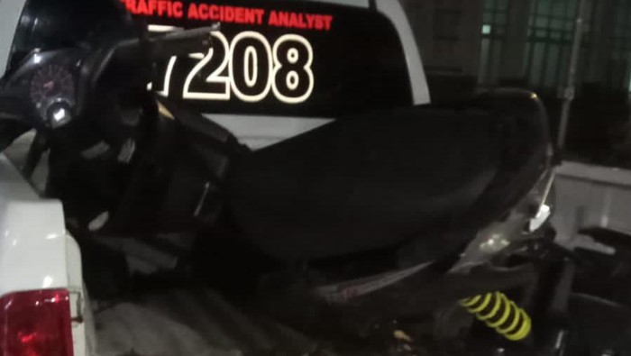 Sepeda motor yang terlindas truk tangki di jalan Klaten - Boyolali diangkut ke Sat Lantas Polres Klaten.