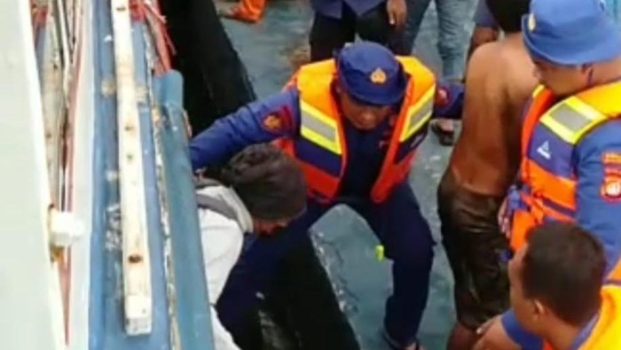 Kemenhub Evakuasi Penumpang Kapal yang Patah Kemudi di Kep Seribu