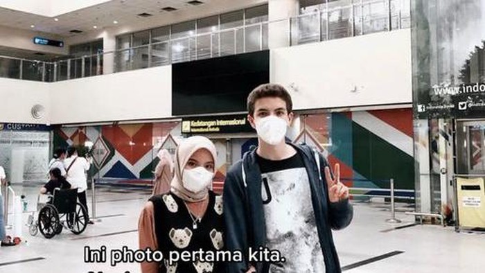 Kisah cinta beda negara, Aulia dan Jo viral di media sosial.