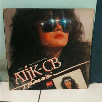 Mengutip situs resmi Museum Musik Indonesia, Sylvia Saartje adalah satu-satunya penyanyi rock perempuan yang tampil dalam konser 'Aktuil Vacancy Rock' di GOR Pulosari Malang pada 27 Desember 1976.