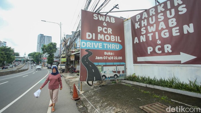 Layanan Swab PCR dan Antigen Makin Sepi Usai PPKM Dicabut Setelah PPKM resmi dicabut, layanan swab PCR dan antigen semakin sepi. Namun, permintaan yang masih ada kebanyakan dari kalangan karyawan.
