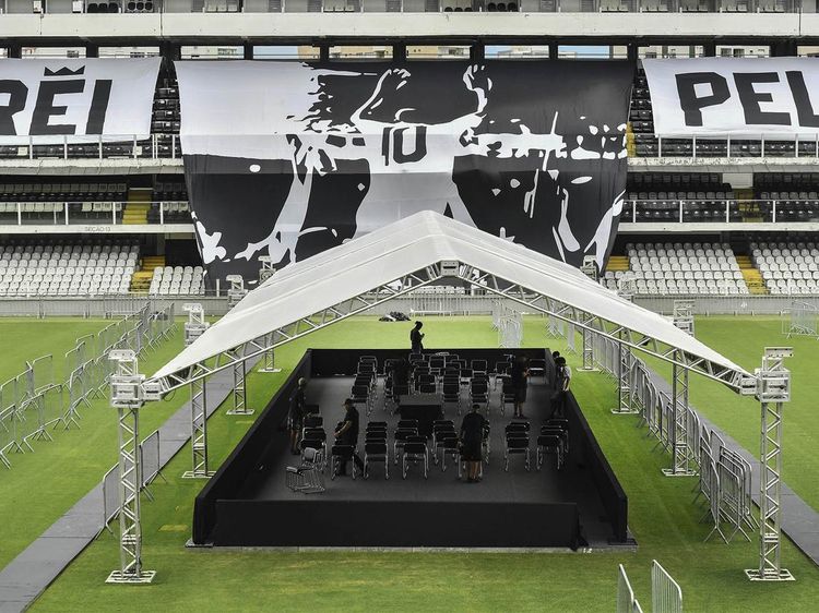 Melihat Persiapan Upacara Persemayaman Pele di Stadion Vila Belmiro