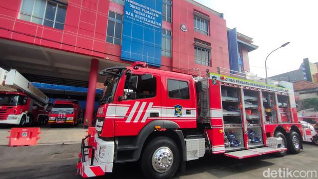 Mobil Heavy Duty Rescue milik Damkar Surabaya