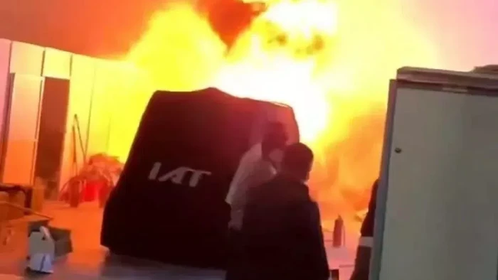 Mobil konsep terbakar