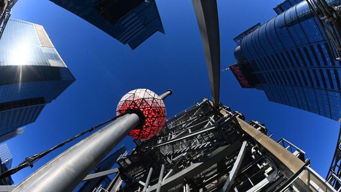  The New Years Eve Ball is illuminated and elevated for a final test ahead of New Year’s Eve on December 30, 2022 in New York City. The Ball is covered with a total of 2,688 Waterford Crystal triangles and illuminated by 32,256 energy efficient LEDs and can display a pallet of more than 16 million. (Photo by Alexi Rosenfeld/WireImage)