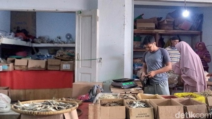 Pedagang ikan laut di Pasar Kuningan