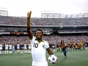 Santos Batal Pensiunkan Nomor 10 untuk Pele