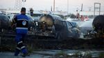 Sisa-sisa Truk Tanki yang Terbakar di Pom Bensin Meksiko