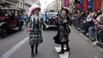 Pesta Kostum hingga Drumband Ramaikan Tahun Baru di Jalanan London