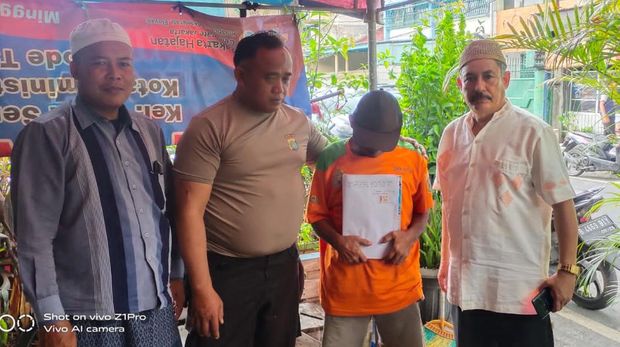 Pria berinisial D (50) dipergoki warga mencuri gerobak sampah di kawasan Kecamatan Tambora, Jakarta Barat (Jakbar). Kasus tersebut dimediasi kepolisian. (dok istimewa)