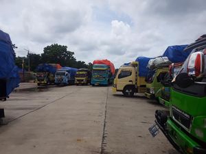 Cuaca Buruk, Puluhan Truk 9 Hari Tertahan di Pelabuhan Bolok