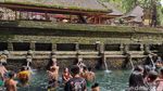 Cari Spot Terbaik Pura Tirta Empul? Lihatlah Kolam Sumber Airnya