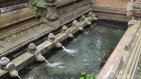 Ini kolam ketiga Pura Tirta Empul dengan enam pancuran yang digunakan untuk menyucikan wanita sehabis menstruasi sebelum memasuki pura dan berdoa.
