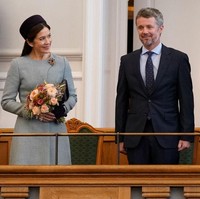 Kisah cintanya dengan Pangeran Frederik disebut-sebut sebagai ‘fairytale’ zaman modern, di mana rakyat biasa bisa memikat hati sang pangeran dan akhirnya menikahinya. Foto: Getty Images